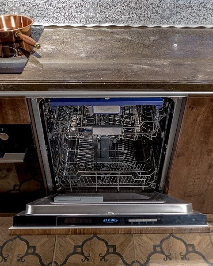 KRONA на TV. Кухня в стиле «шале»